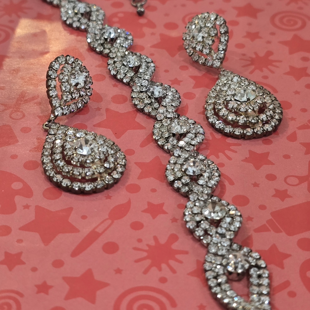 Sparkling Silver Earrings And Bracelet Set
